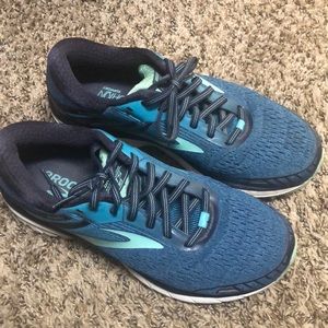 Brooks tennis shoes